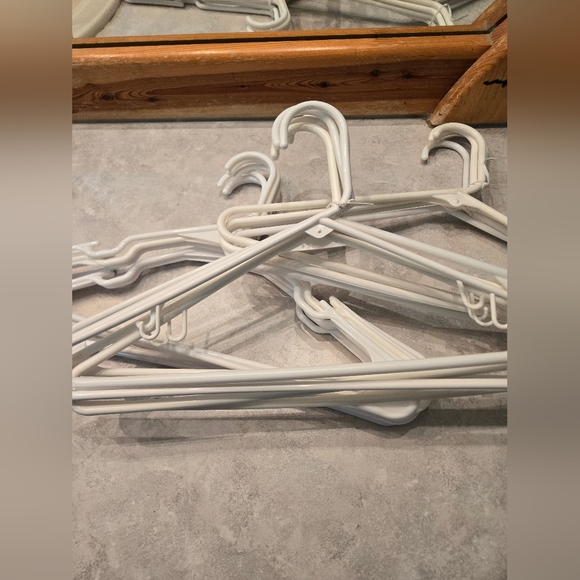 White plastic clothes hangers. 16, great condition. - Picture 3 of 4